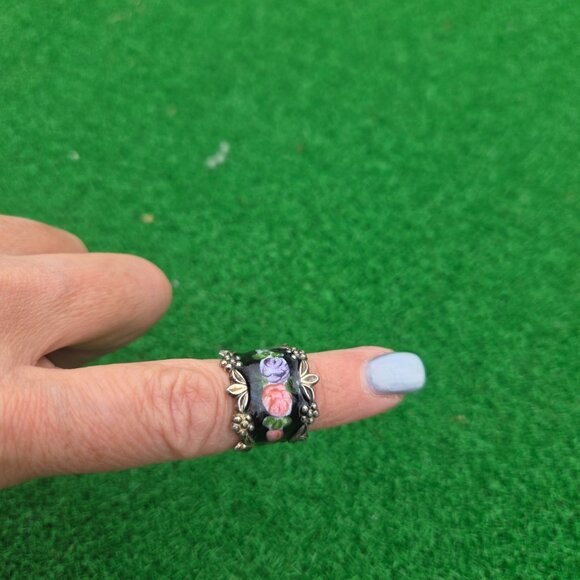 VINTAGE VARGAS STERLING WIDE FLOWER ROSE ENAMEL CIGAR BAND RING Size 5 - Picture 5 of 6